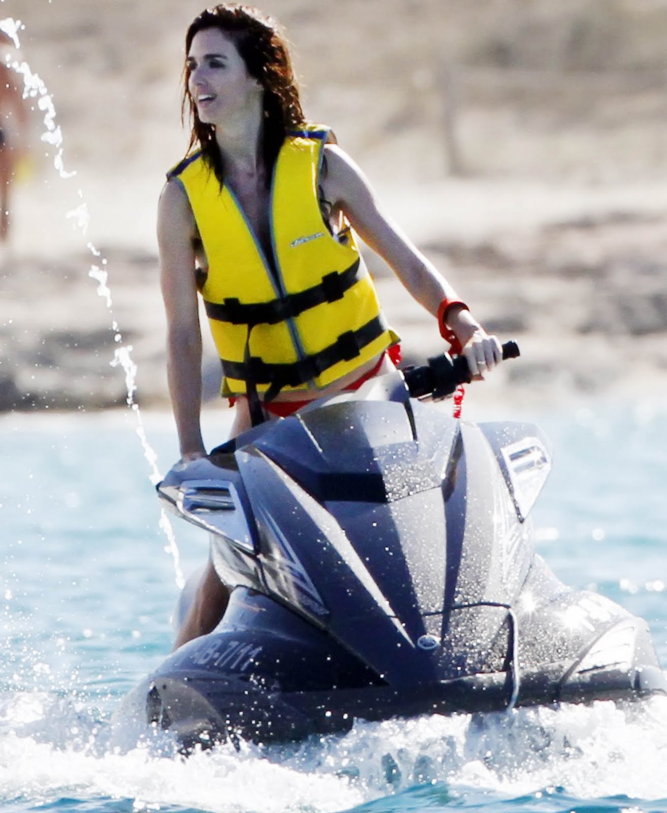 http://4.bp.blogspot.com/-7wH4Rt5bz8Y/TmsreuI4yxI/AAAAAAAAoWQ/qfigrpyAO28/s1600/paz-vega-pictures-3.jpeg
