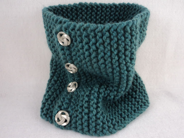 moniqueraedesigns: New* FREE Button Cowl Knit Pattern