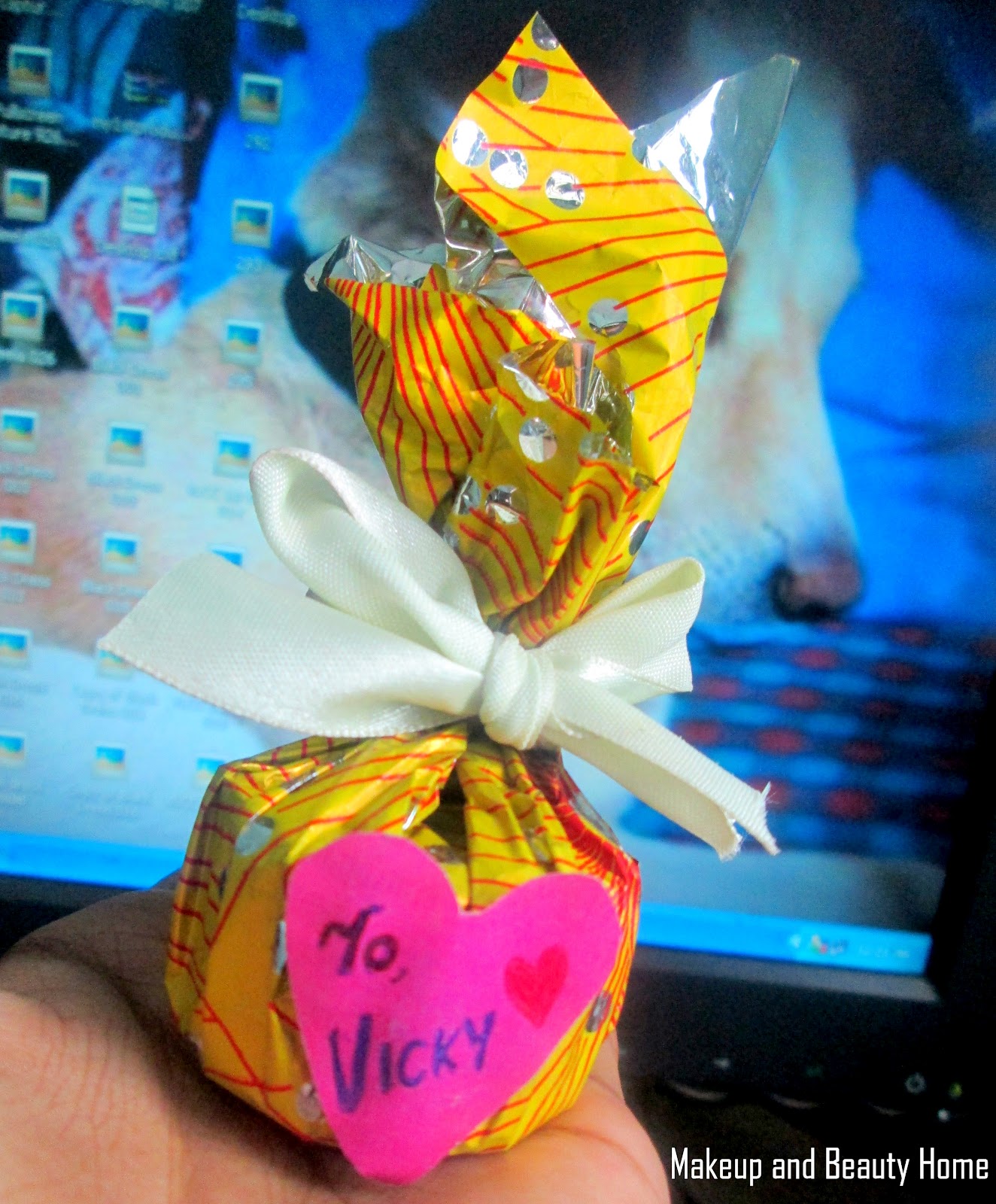 How to Make Lip Gloss with An Eyeshadow? [Photo Tutorial]