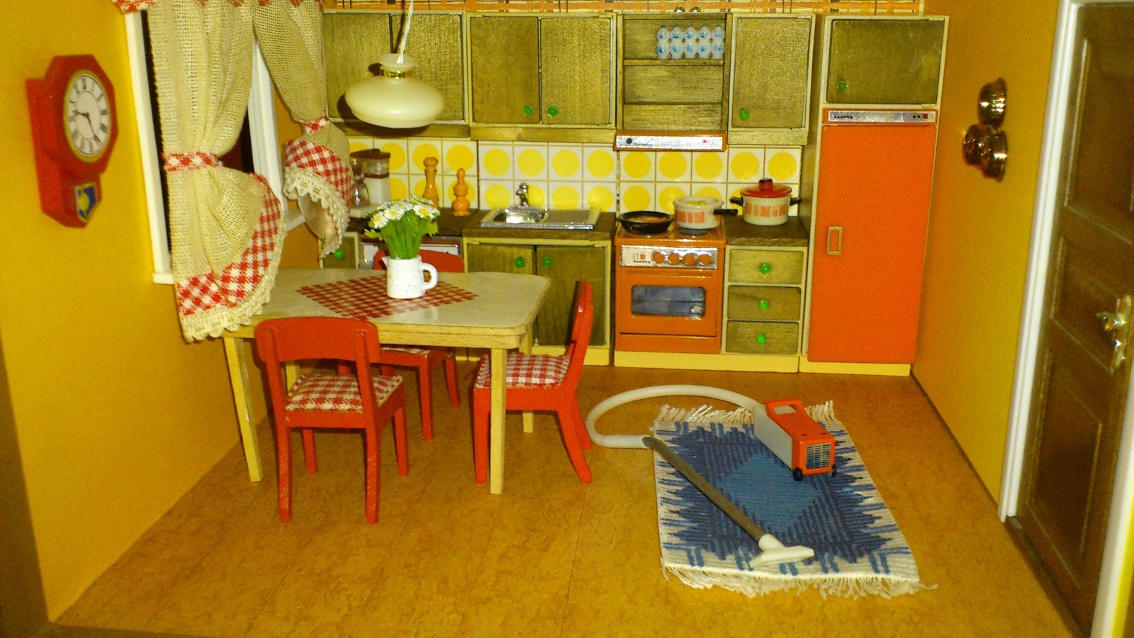 Mina dockskåp : lundby 70 tal