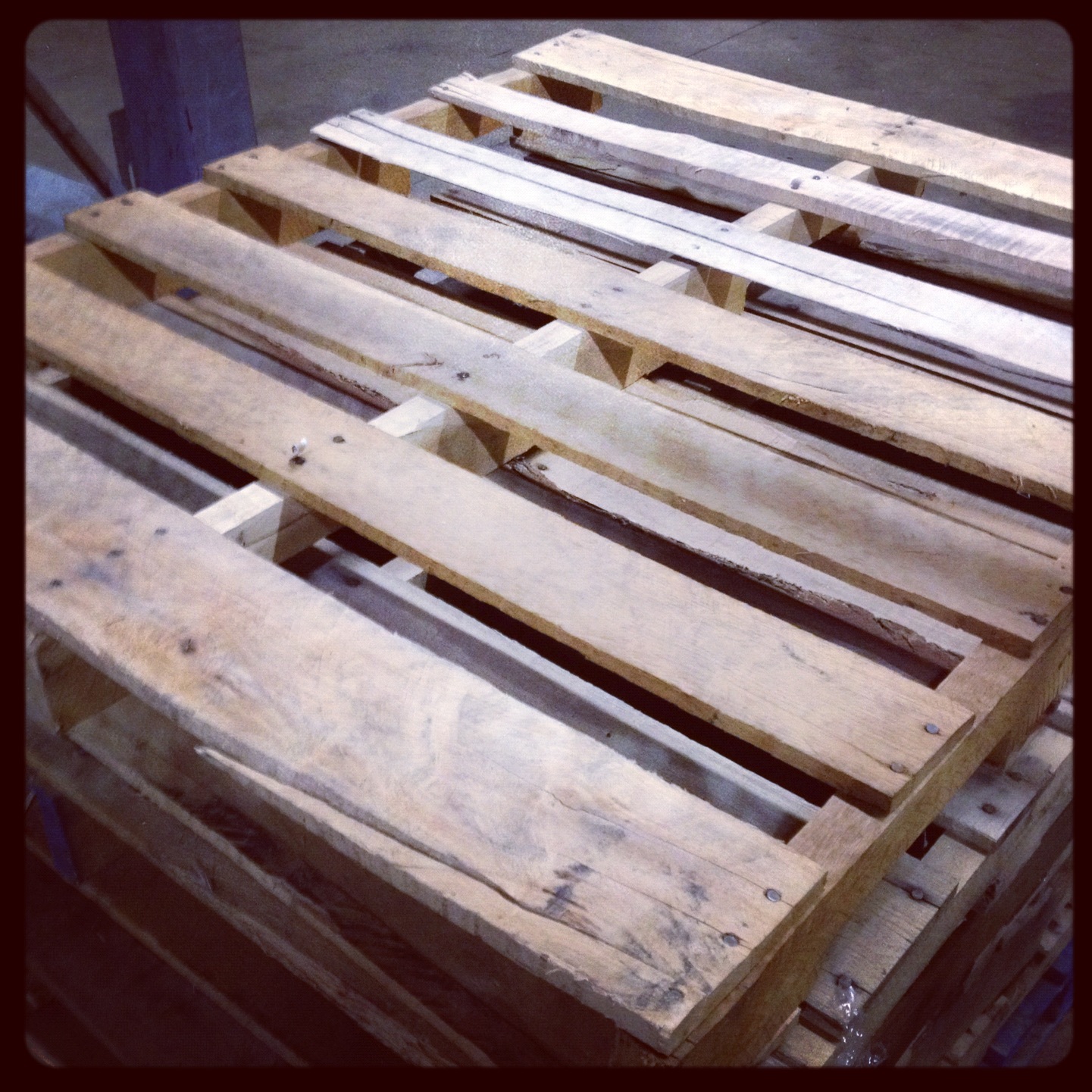 A Simple Kind of Life: Trending: Pallets in Home Decor