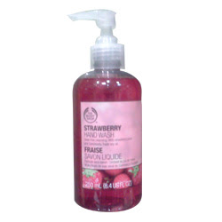 The Body Shop, The Body Shop Strawberry Hand Wash, The Body Shop soap, The Body Shop hand soap, The Body Shop hand wash, soap, hand soap, hand wash, skin, skincare, skin care, hands