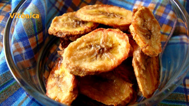 http://www.vitonica.com/recetas-saludables/chips-de-banana-receta-saludable