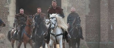Robin Longstride (Russell Crowe) et ses compagnons dans Robin des Bois (2010) Robin Longstride (Russell Crowe) et ses compagnons dans Robin des Bois (2010)