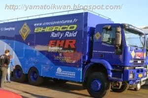 Serba Serbi Rally Paris Dakar (Dakar Rally) Service Truck pendukung rally