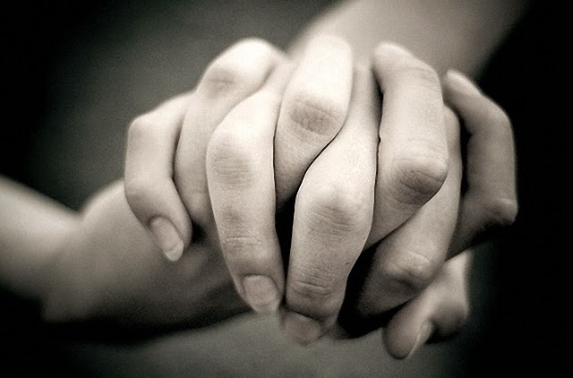 Agárrame la mano bien fuerte Agárrame la mano bien fuerte