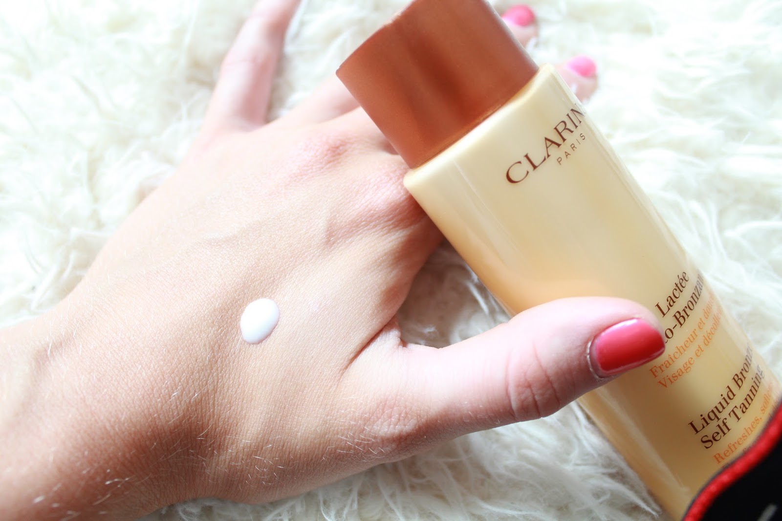 Clarins Liquid Bronze Self Tanning Milk Inthefrow