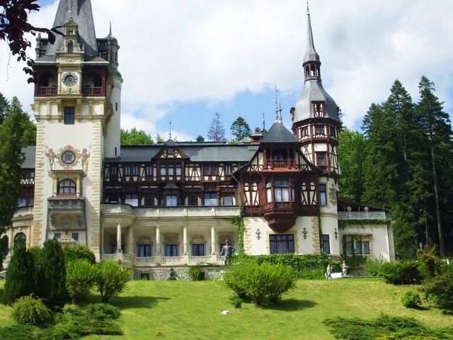 "Nadderzhavniy Sluzhbovets".