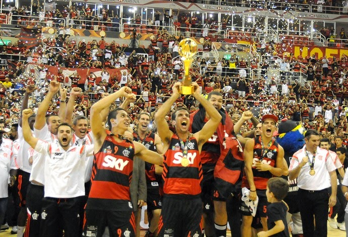 O MUNDO DE NOVO! FlaBasquete sobra no Intercontinental da FIBA e é  bicampeão mundial de clubes - Flamengo