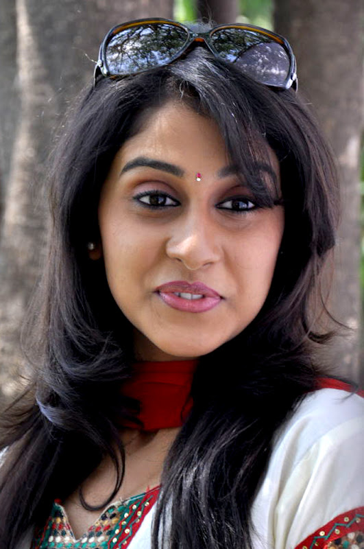 Telugu Actress Regina at Siva Manasulo Sakthi SMS Movie Launch hot photos