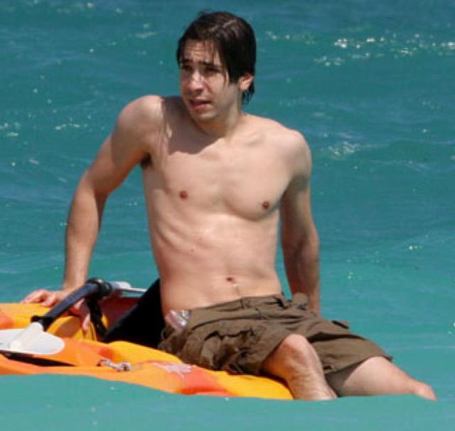 Justin Long Shirtless picture mega post.