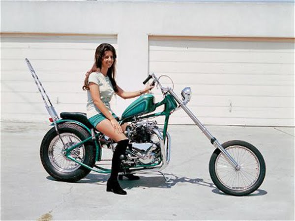 porn-babes-nude-chicks-on-chopper