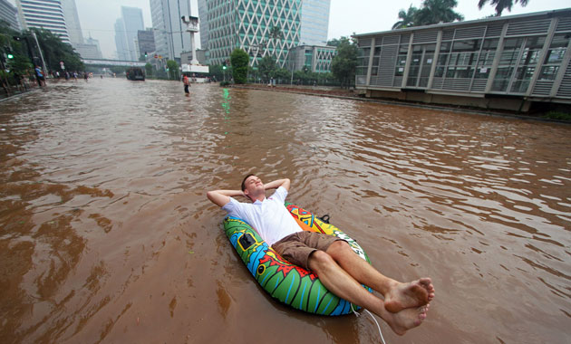4 Tips Ampuh Menghadapi Banjir Jakarta | Spotlite Hari Ini
