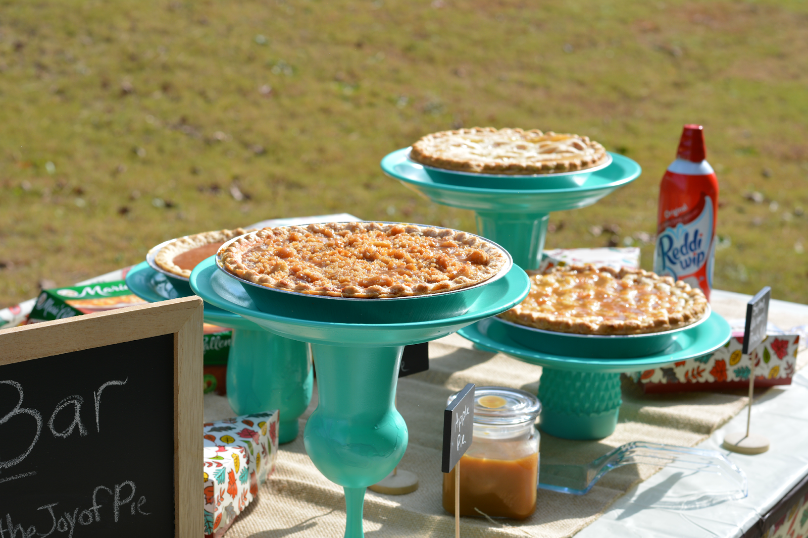 how to set up a pie bar dessert table at home