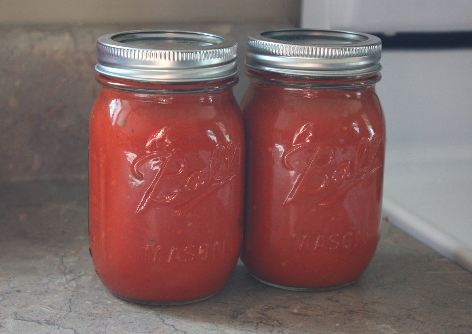 Homestead How to Make and Can Homemade Tomato Sauce