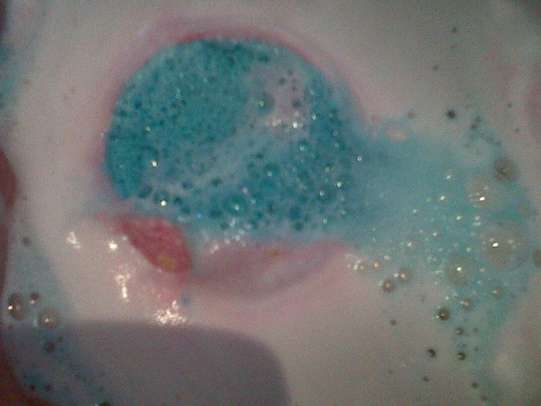 All Things Girly Twilight Bath Bomb Reaction