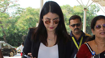 Anushka Sharma Spotted at Mumbai Airport