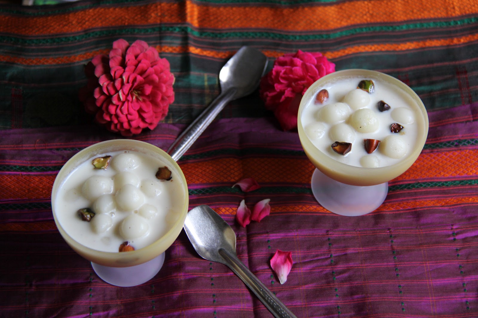 Pal Kozhukattai (kolukattai) / Rice flour ball in milk and coconut Milk