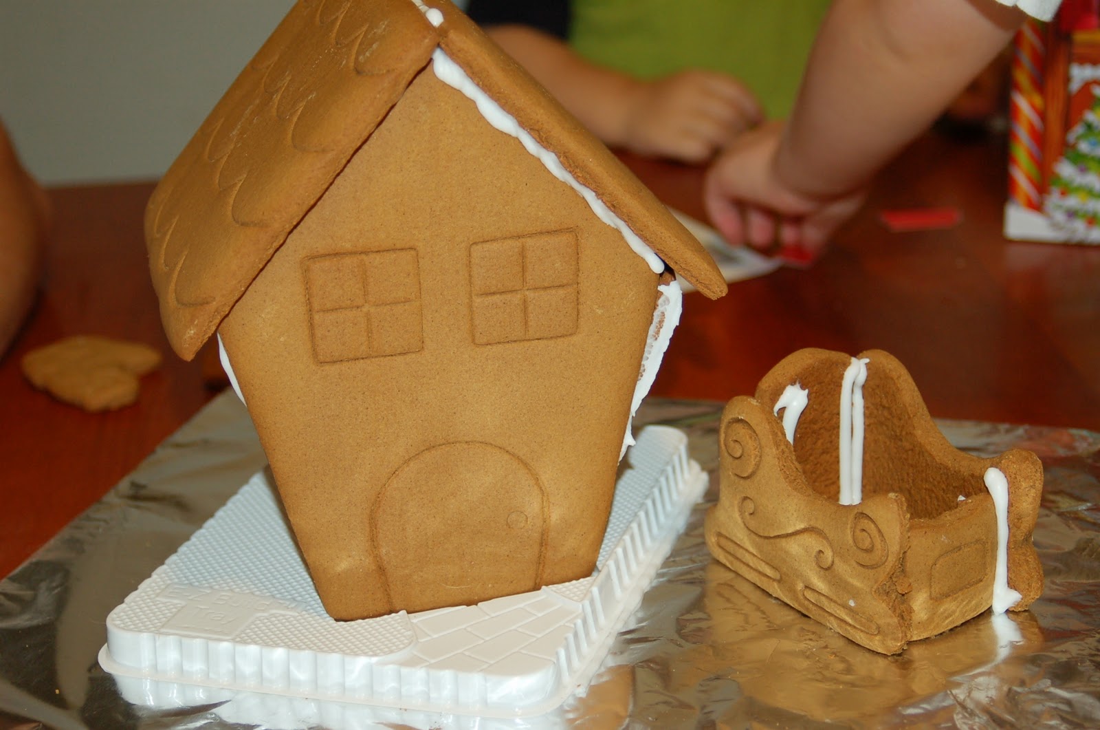 Decorating a Gingerbread House - A Holiday Tradition + USD25 ...