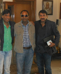 राजू श्रीवास्‍तव व मनोज तिवारी के साथ