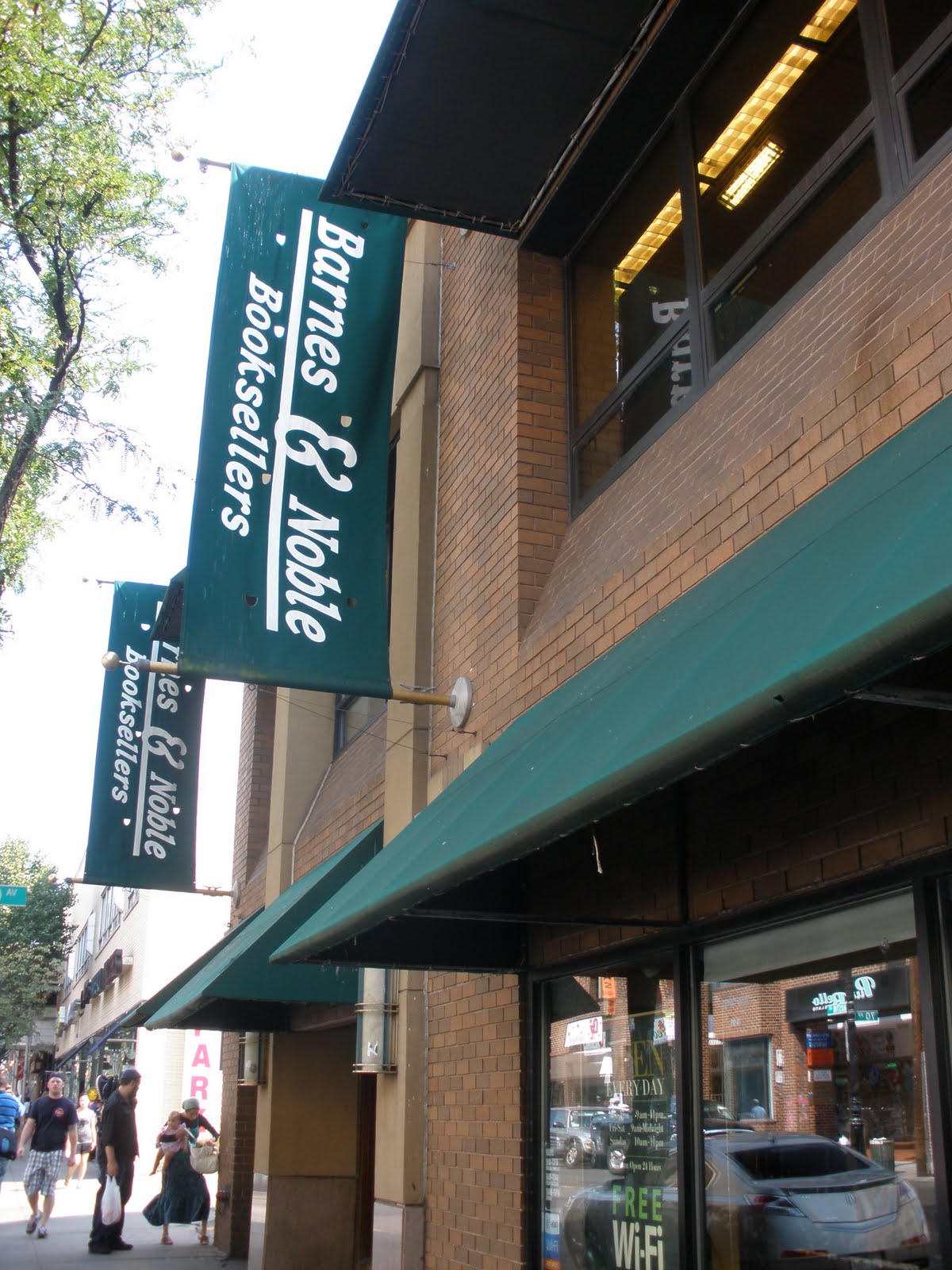 Edge Of The City Barnes Noble Renews Lease