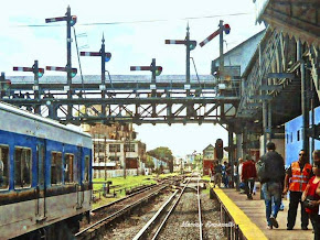 Un rápido a Once pasando por estación Liniers. Año 2000 -circa-