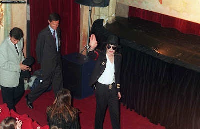 Michael Jackson em Visita ao Museu Grevin na França Michael+jackson+grevin+1997+%285%29
