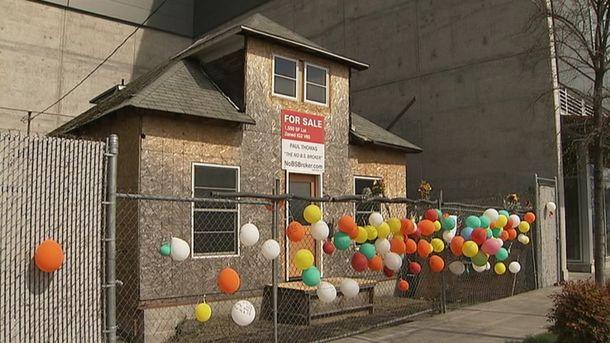 This 84-Year-Old Refused a Million Dollars and Forced a Shopping Mall to Build Around Her House This 84-Year-Old Refused a Million Dollars and Forced a Shopping Mall to Build Around Her House