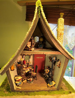 CDHM Artisan Karin Caspar of KC-Design creates 1:12 scale dollhouses using paperclay and spooky witch and wizard accessories in 1:12 scale