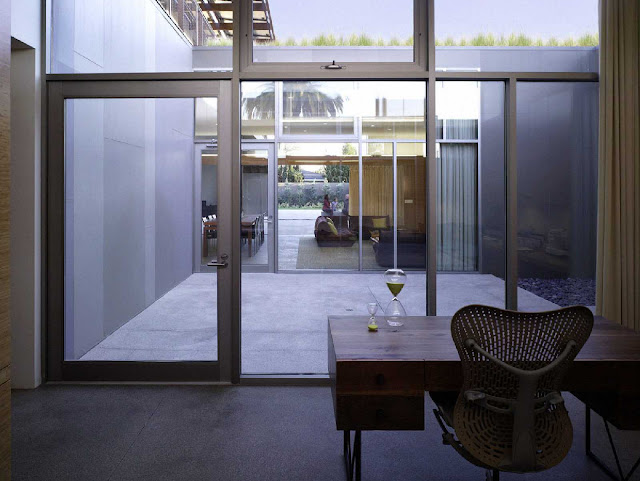 10 Yin-Yang House by Brooks + Scarpa Architects