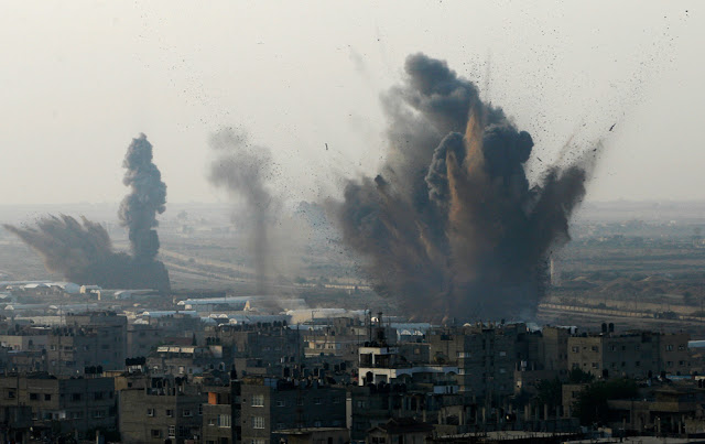 [صور] غزة تحت النار Gaza+Under+Fire+%284%29