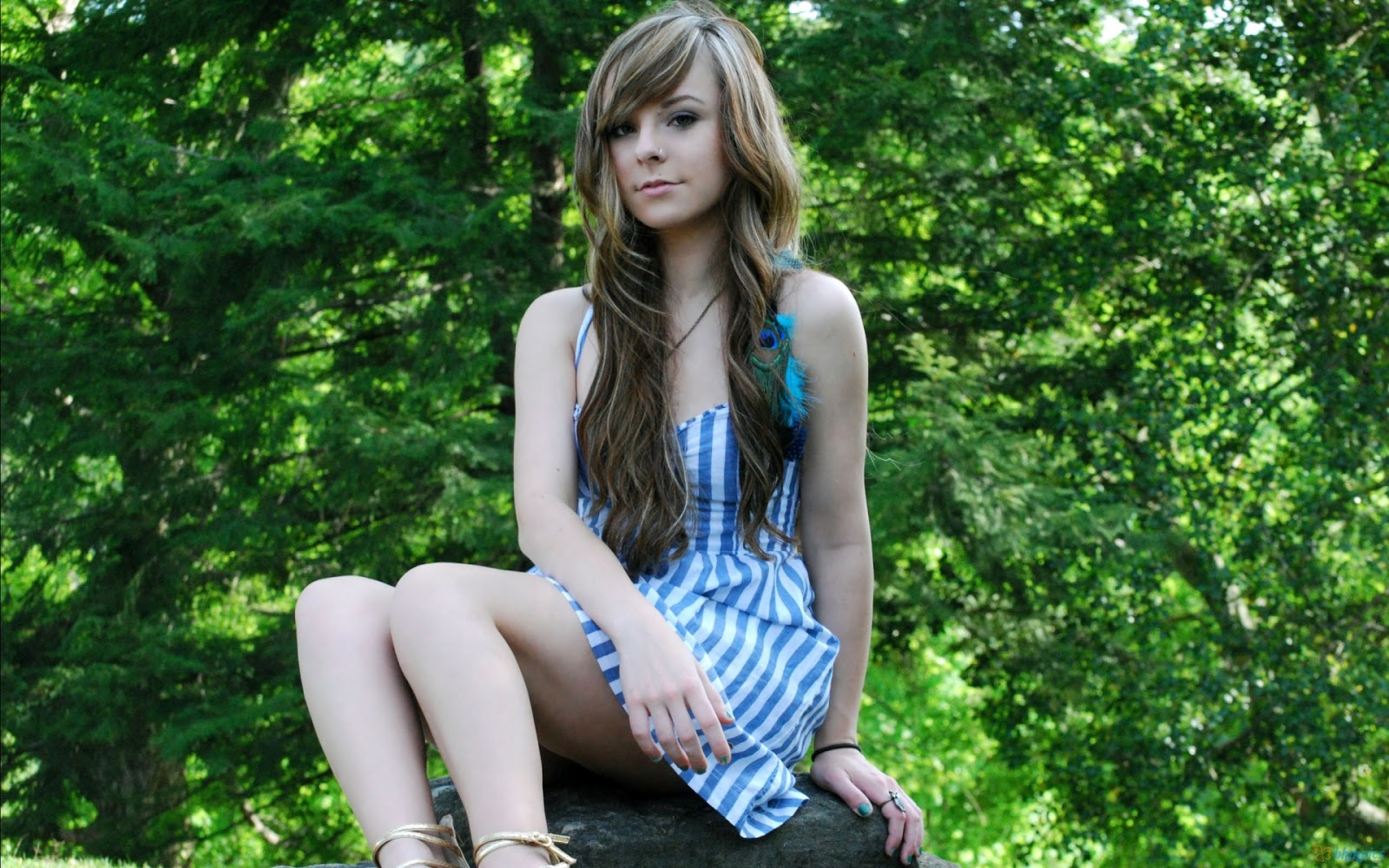 http://4.bp.blogspot.com/-8IOVctzRz8Y/UHr48NDqrAI/AAAAAAAAGPg/QHoCSJ4T2to/s1600/hot_summer_girl-1920x1200.jpg