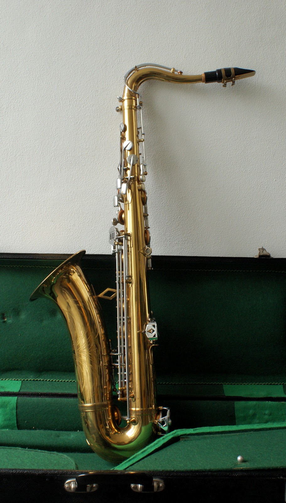 Antique and Vintage Saxophones