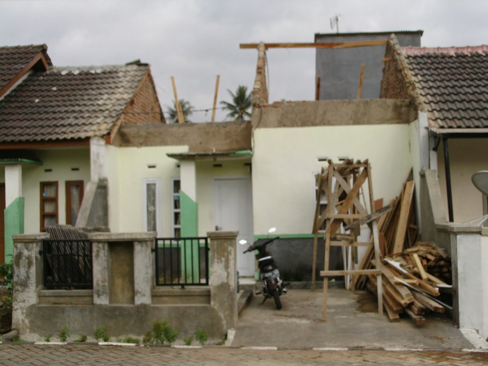 Babagi Pangalaman: Renovasi Atap Rumah Type-36 Bersubsidi