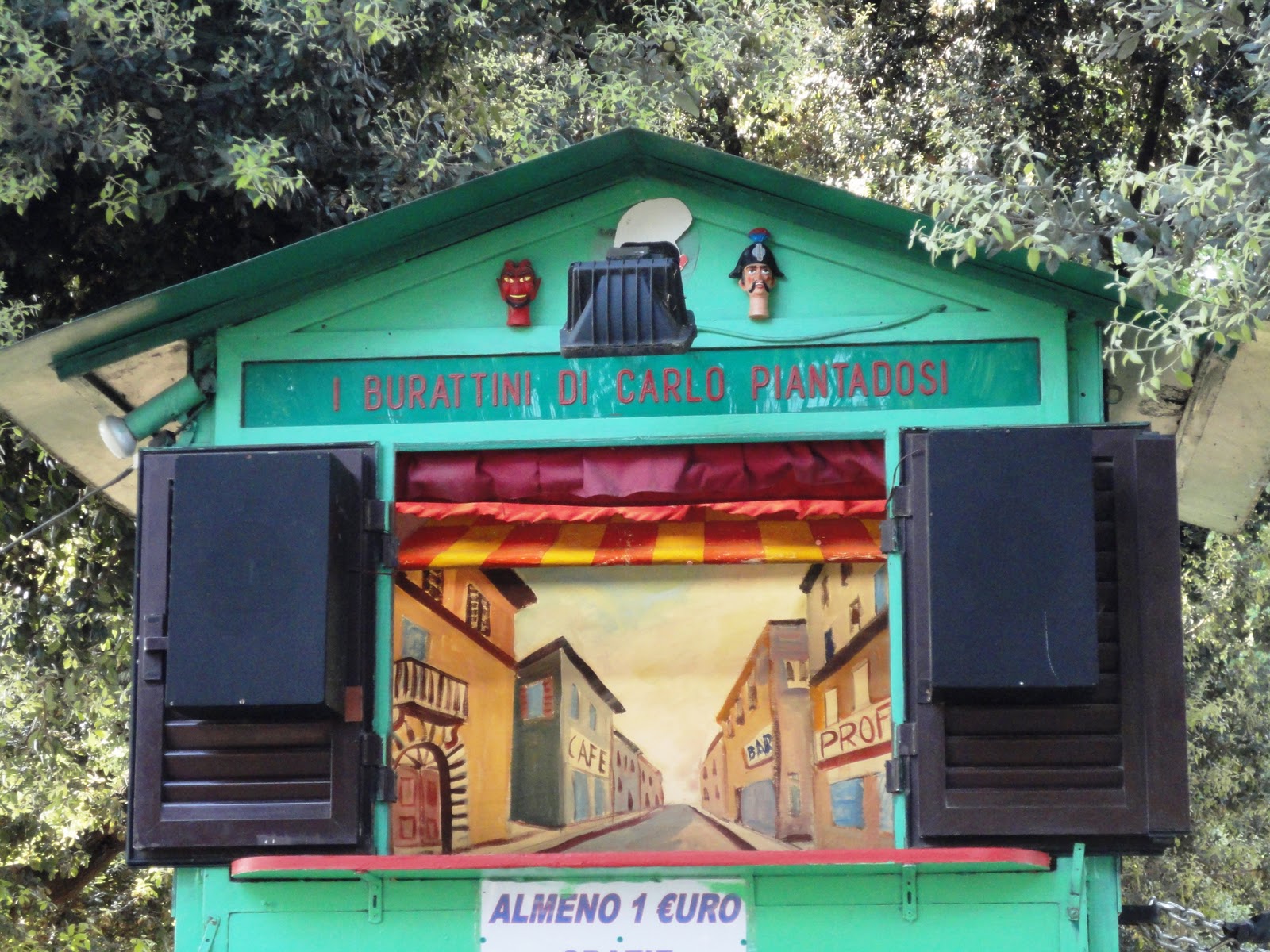 Kismondo en Roma / Puppets in Rome