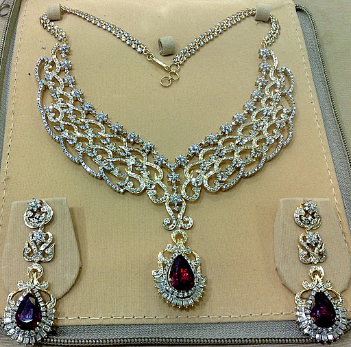 Gold and Diamond jewellery designs Beautiful Indian Diamond Necklace