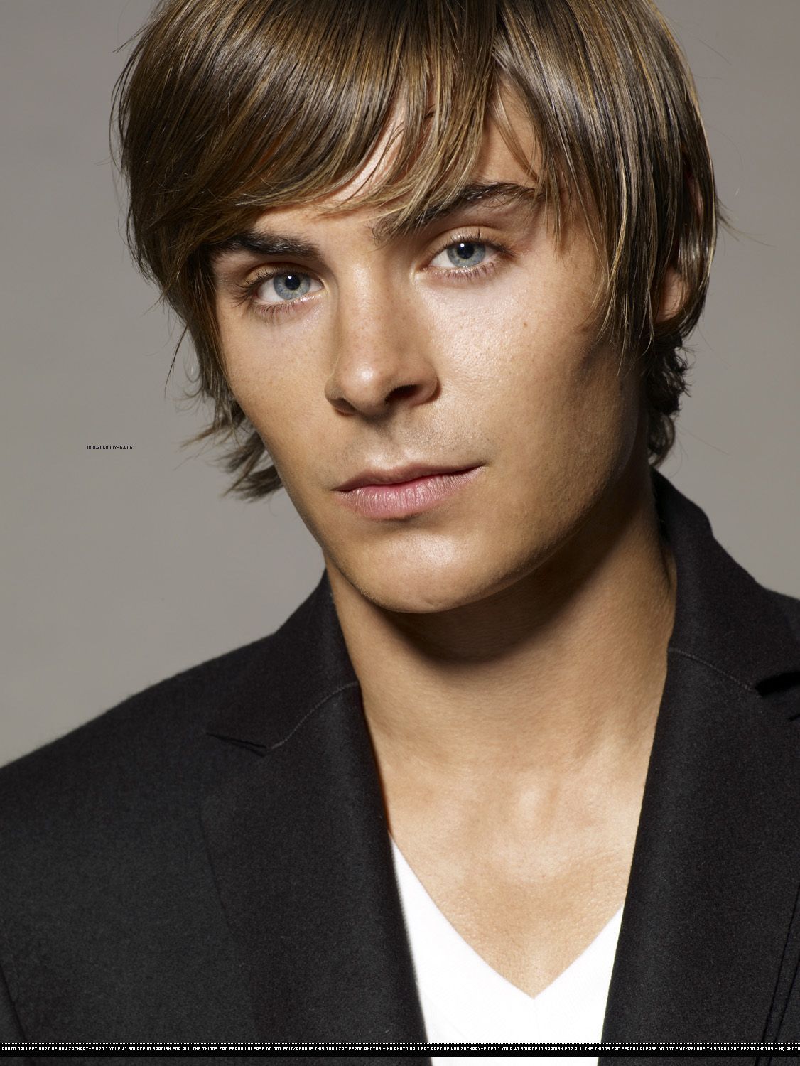 http://4.bp.blogspot.com/-8PmfqujAd6U/TpSF9M6iH6I/AAAAAAAAATk/0EBtIJ46Zr4/s1600/Zac+Efron+hairstyles-hairstyles-formen.blogspot.com-Zac-Efron-zac-efron-2209016-1126-1500.jpg