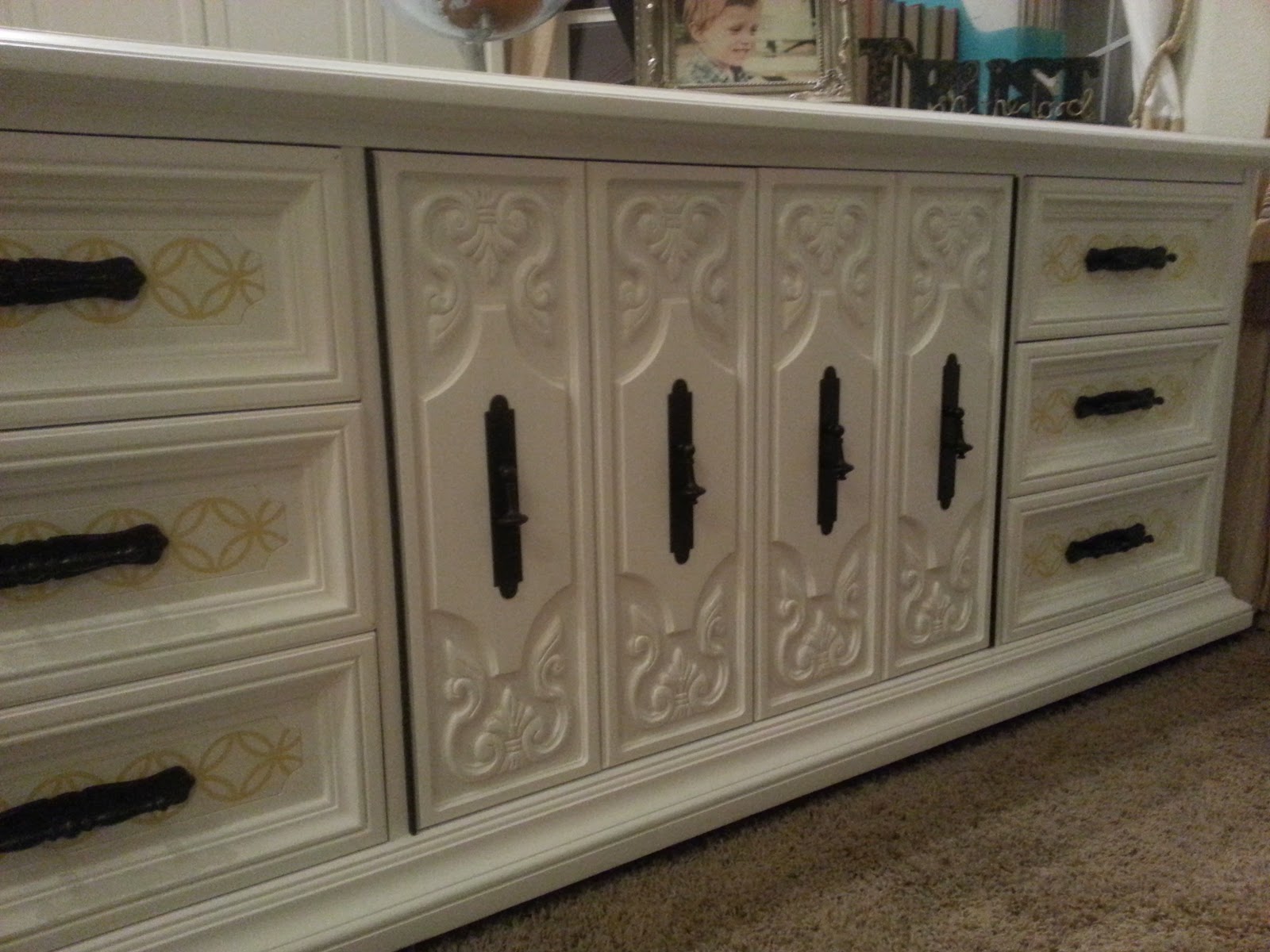 The Sassy Pepper DIY Furniture Stenciling