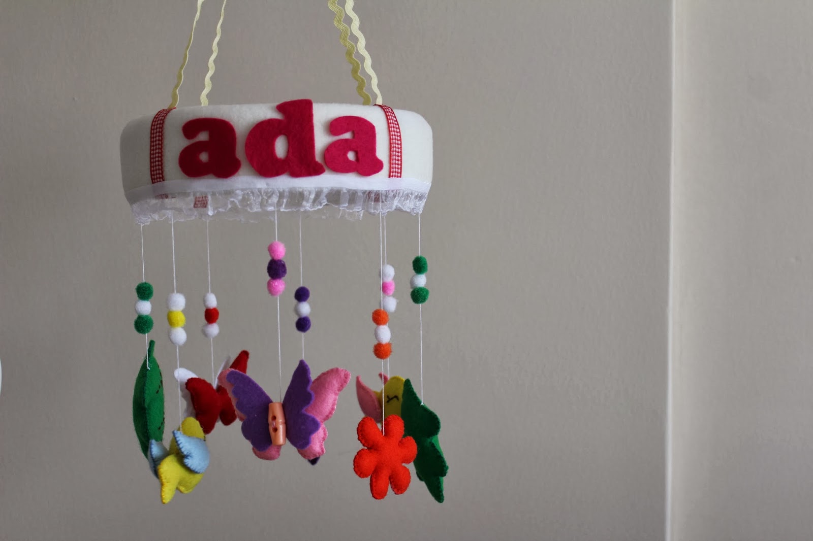 "Hobi Keçe ve Renklerden Mütevellit" Dönence Bebek Beşiği Oyuncağı )