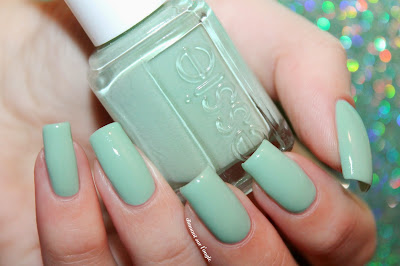 Swatch of nail polish "Fashion Playground" from Essie