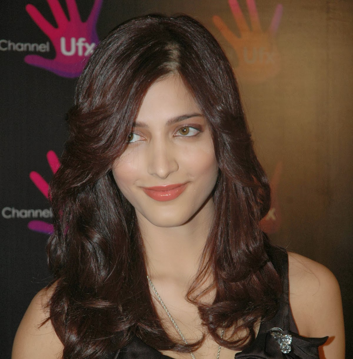 Shruti Haasan hot pictures - HIGH RESOLUTION PICTURES