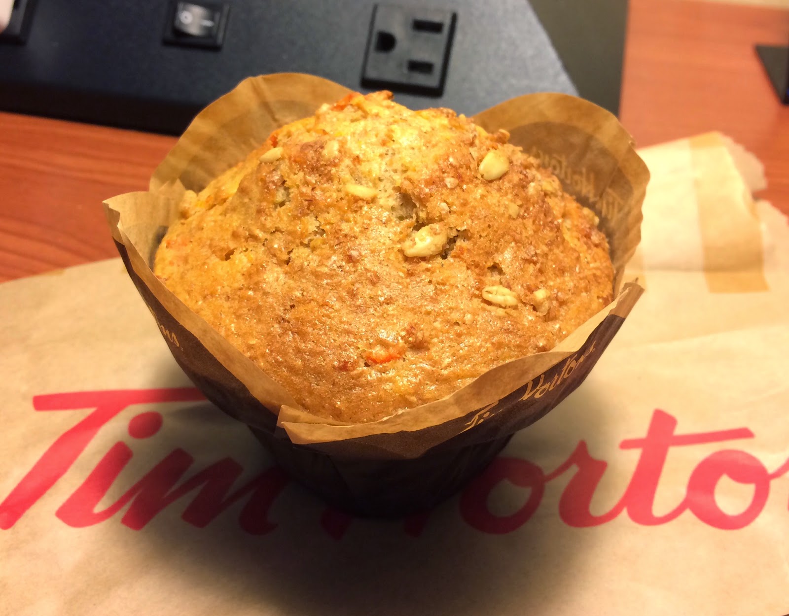 Muffin Grains Entiers Carottes Et Orange From Tim Hortons / ティム・ホートンズの