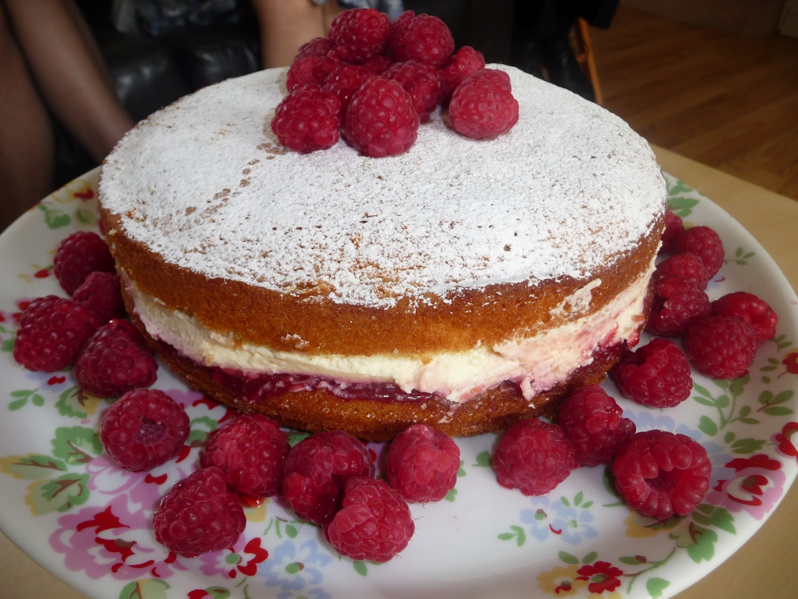 RiseandDine Pretty Victoria sandwich with fresh raspberries