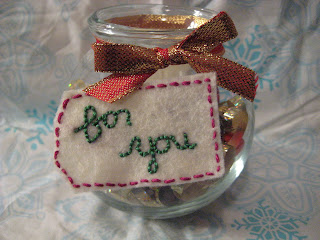 Mommy For Reals: Tutorial: Christmas Candle Holder