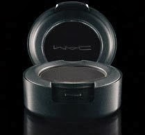 Sombra negra MAC 17,95 € http://www.maccosmetics.es/product/shaded/2146/363/Bestsellers/Eye-Shadow/index.tmpl