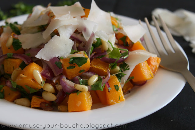 Roasted butternut squash salad with goat's cheese and red onion recipe