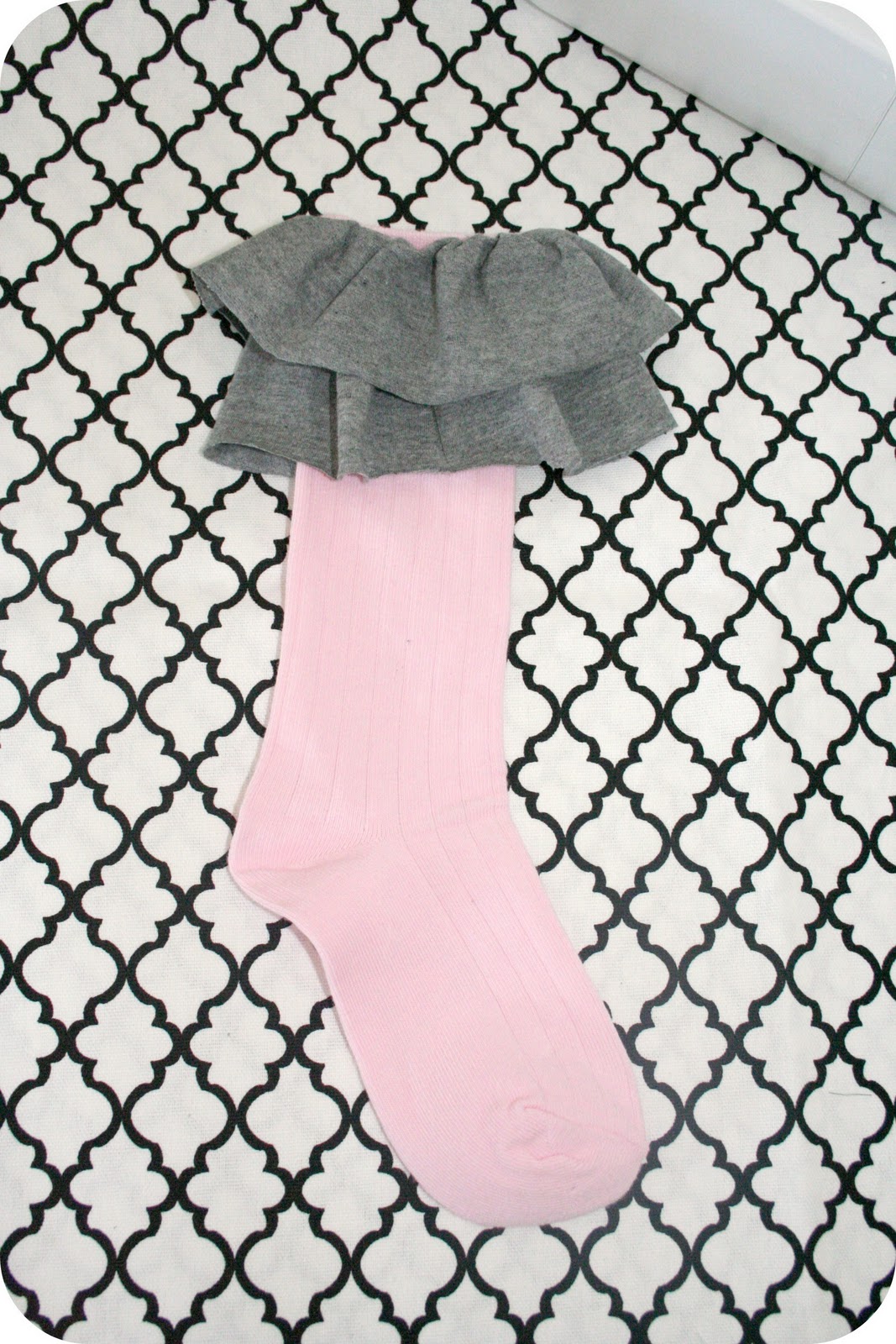 Polka Dot Bungalow Ruffle Knee Socks {Tutorial}