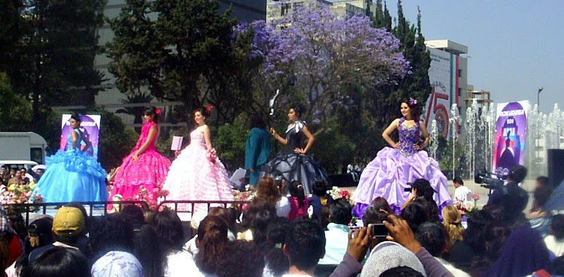 QUINCEAÑERAS INJUVE EN: MODA LAGUNILLA 2011. title=