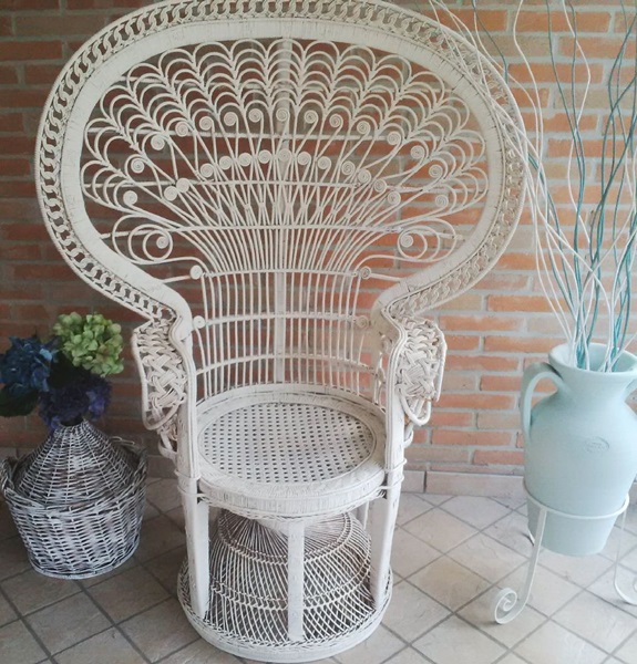 sedia vintage recuperata all white