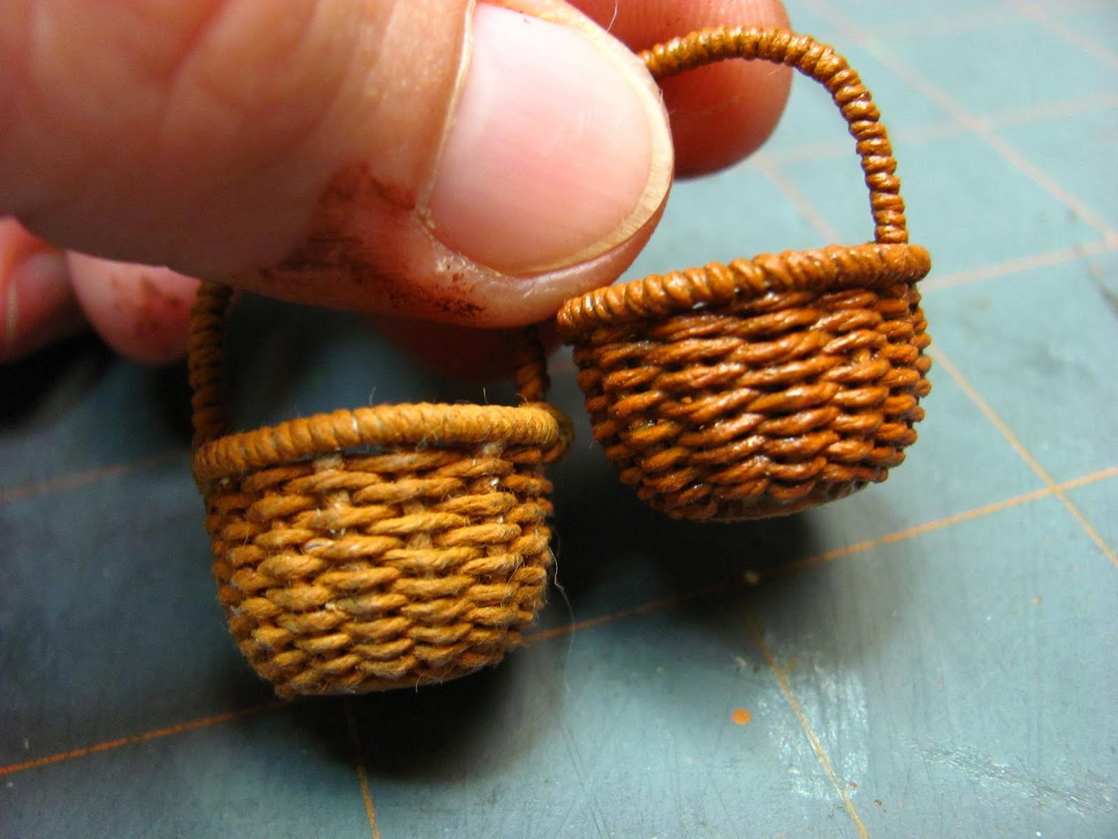 Dollhouse Miniature Furniture Tutorials 1 inch minis Weaving a